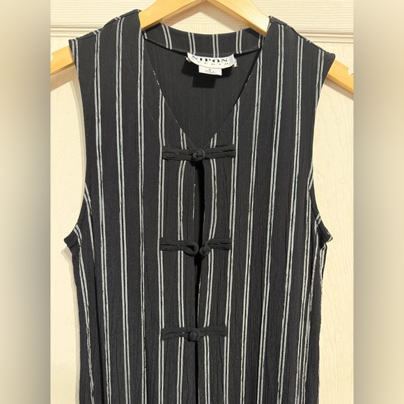 Nipon Studio Black and White Cardigan Sleeveless Slit on the side - Picture 1 of 10